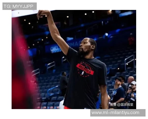 杜兰特半场表现稳定得分10分三分球未能命中展现全能能力 杜兰特半场表现稳定得分10分三分球未能命中展现全能能力