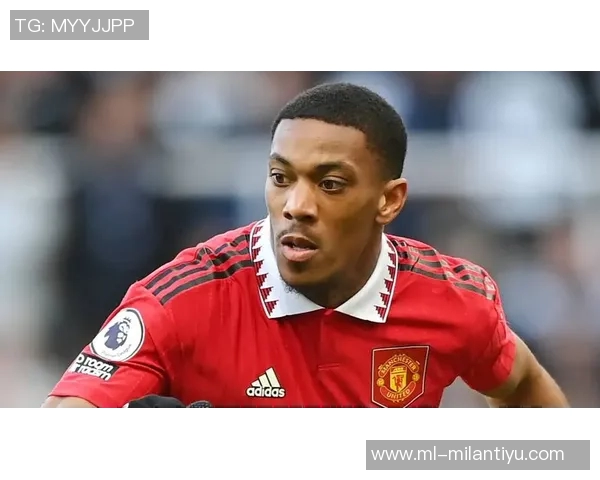 曼联2526赛季首季度财报分析总收入达1403亿镑营业利润1300万镑 曼联2526赛季首季度财报分析总收入达1403亿镑营业利润1300万镑